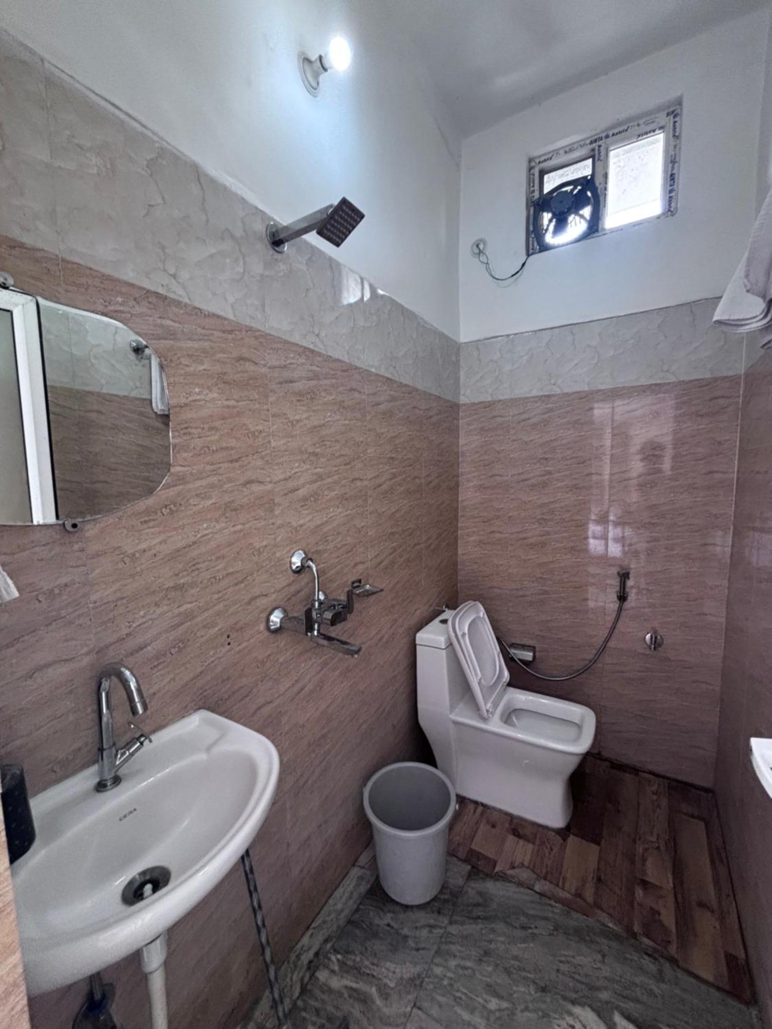 Flow House Rishīkesh Zewnętrze zdjęcie